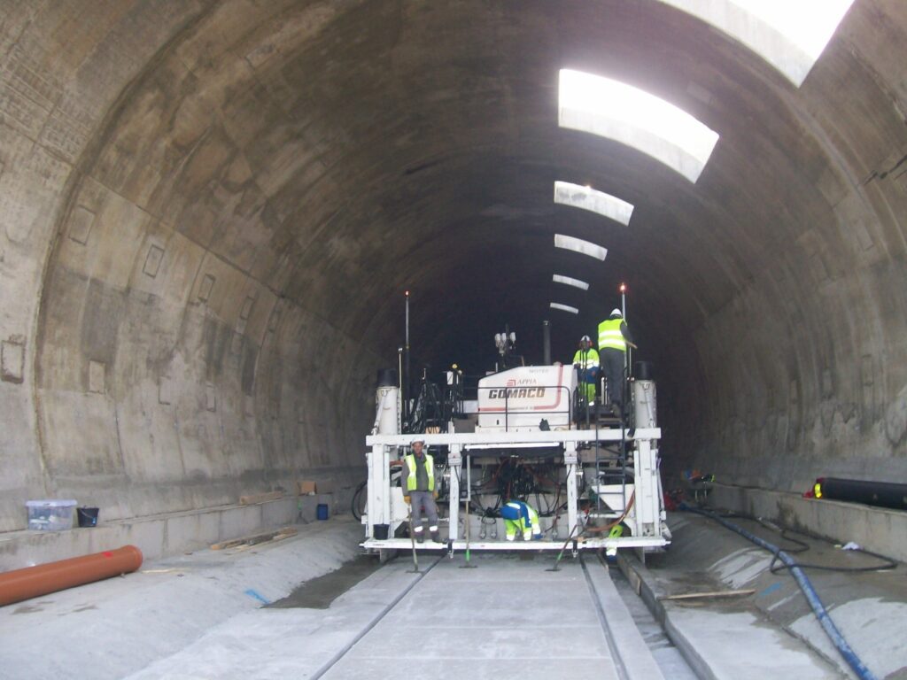Tunnel du Pertuis Plateforme de retournement véhicules PL